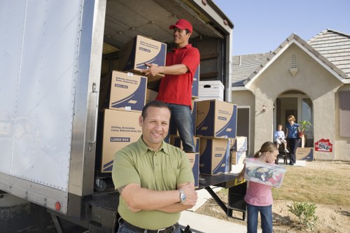 Local flat removal team handling a Kingstonvale apartment move