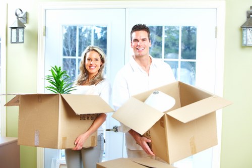 Local removal van support for Kingston Vale properties with limited access