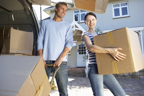 Careful loading from an upper-floor apartment in Kingstonvale
